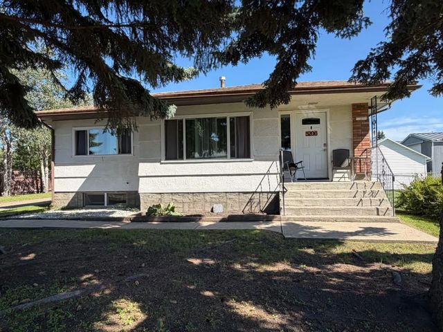 5206 61 Avenue , Ponoka