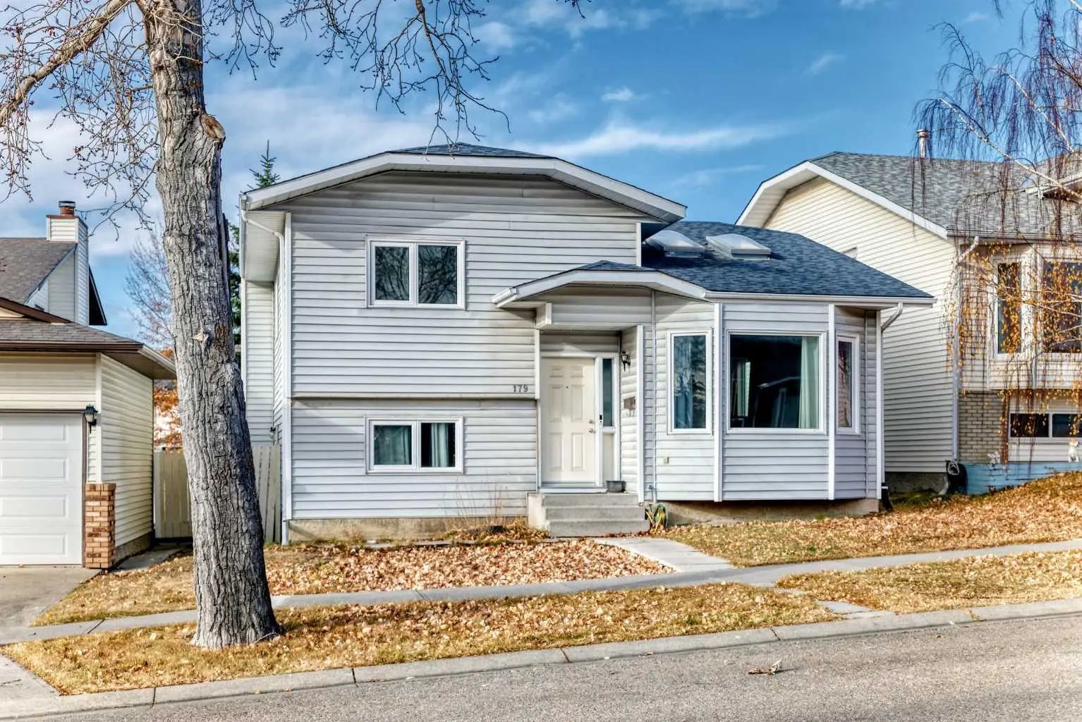 179 Hawkwood Boulevard Northwest, Calgary – Residential Detached Listing Photo 2