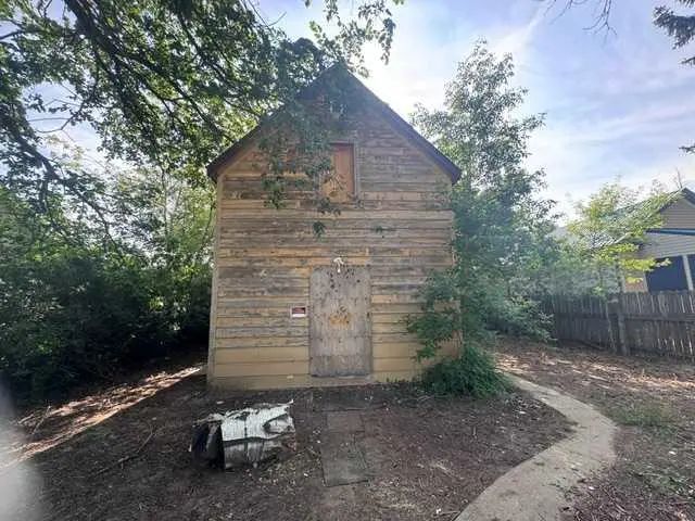 508 Centre Street , Brooks