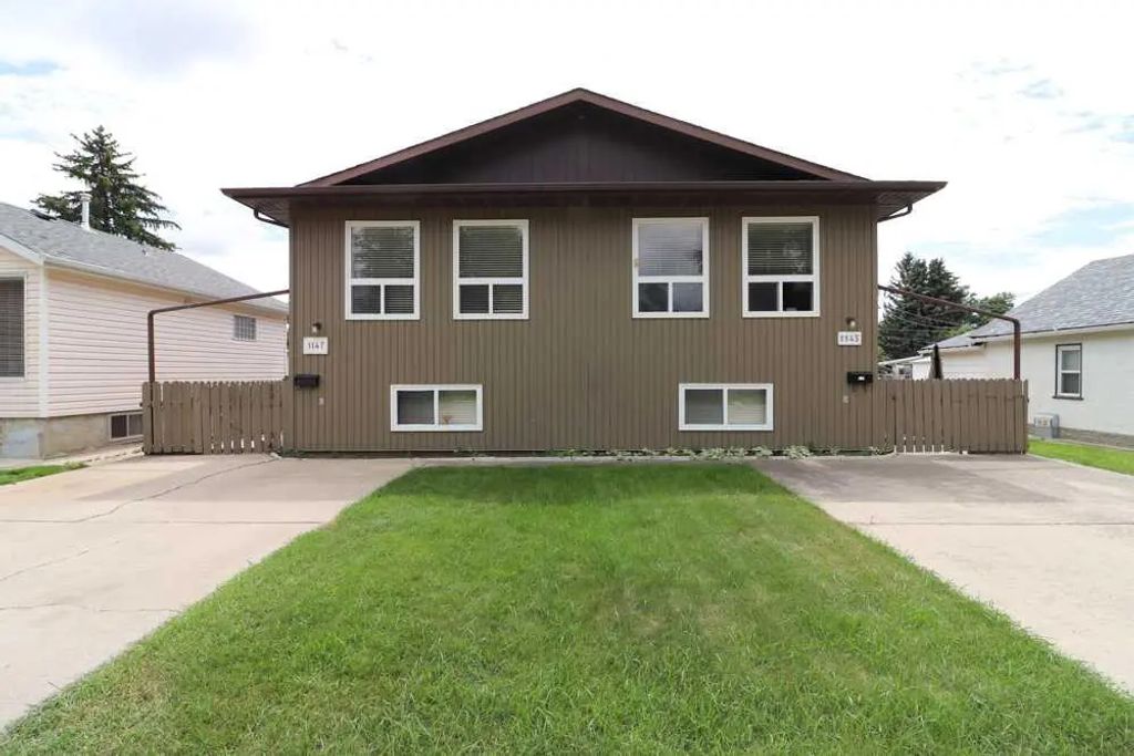 1145 & 1147 Yuill Street Se, Medicine Hat