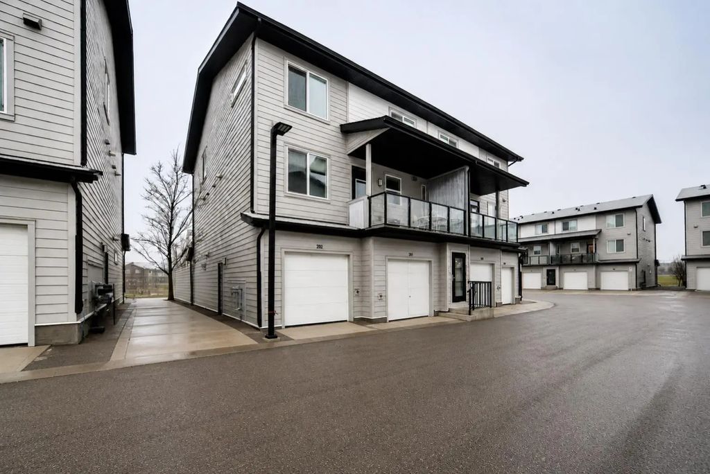 202 245 Redstone Walk Ne, Calgary