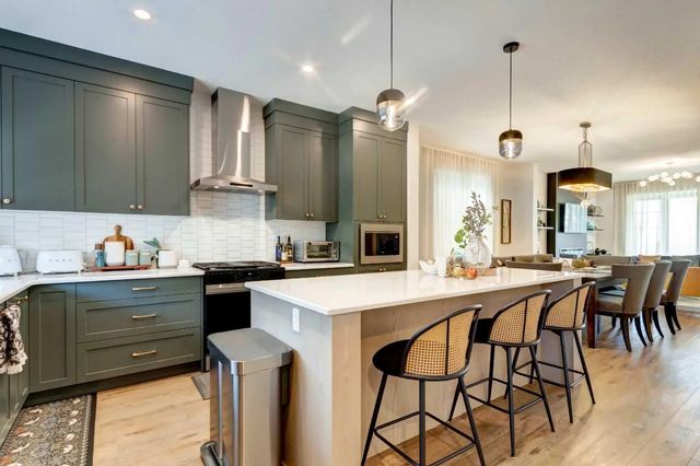 15033 37 Street Sw, Calgary