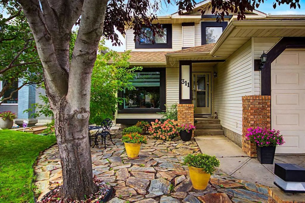 311 Douglasbank Green Se, Calgary
