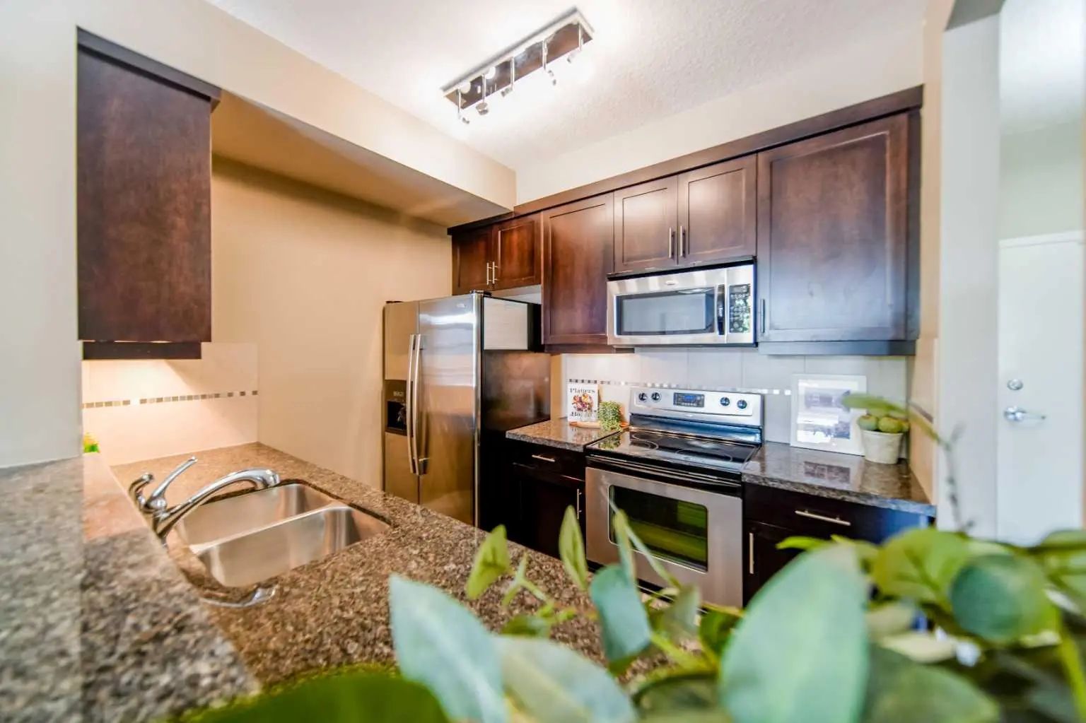 208 518 33 Street Northwest, Calgary – Residential Apartment Listing Photo 4
