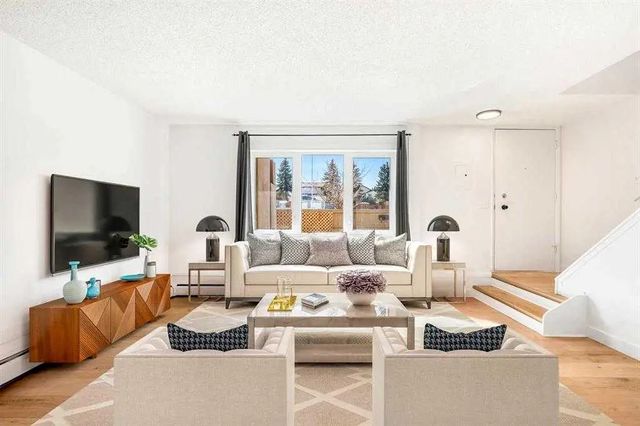 41 3809 45 Street Sw, Calgary