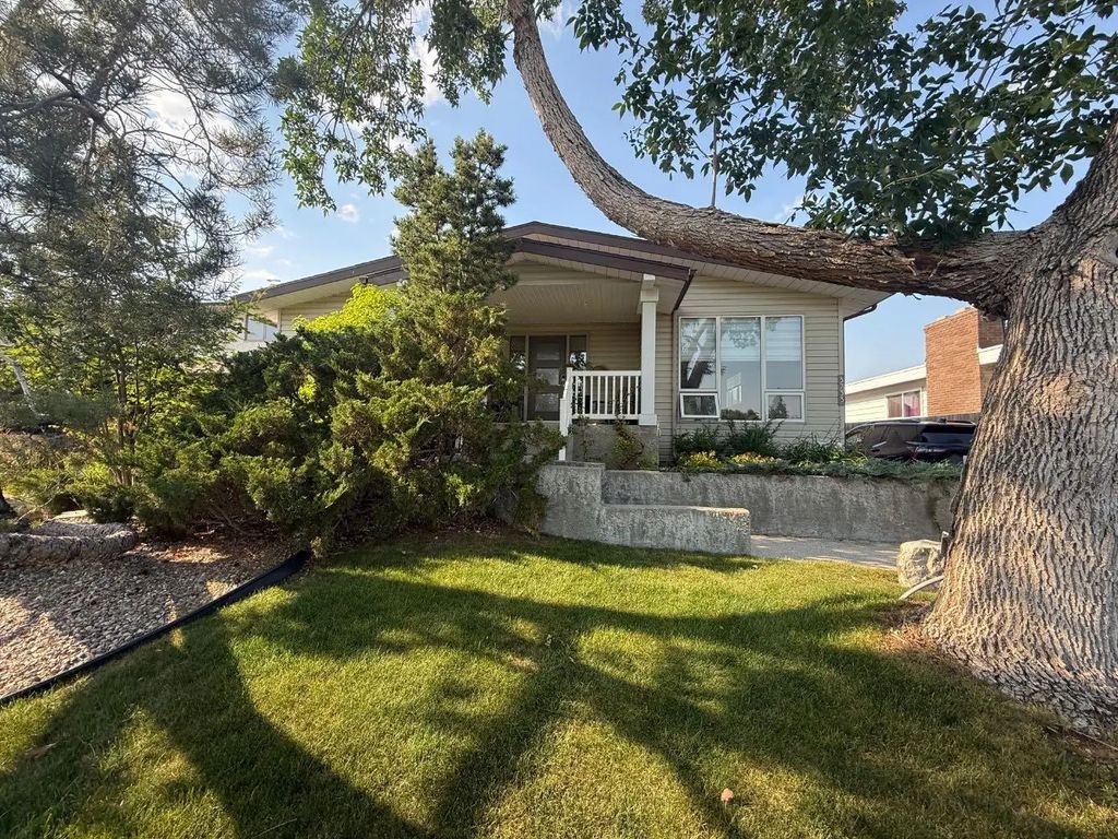 3733 21 Avenue S, Lethbridge