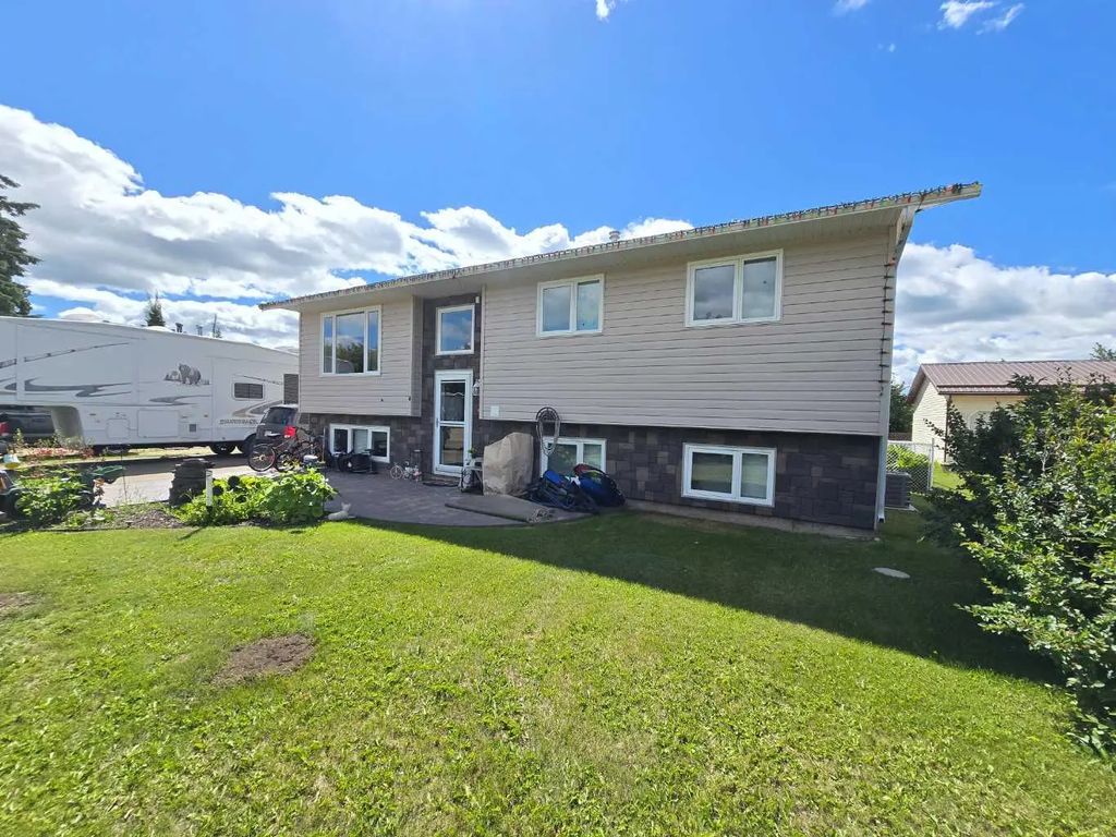 5201 55 Avenue , Berwyn