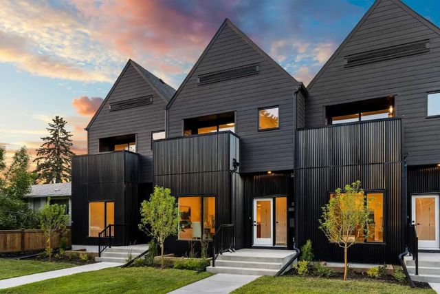 2 8916 33 Avenue Nw, Calgary