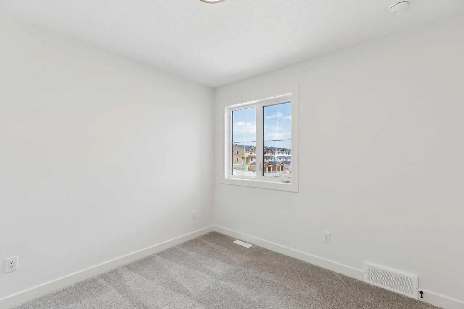 93 Heritage Park , Cochrane – Residential Semi Detached (Half Duplex) Listing Photo 38