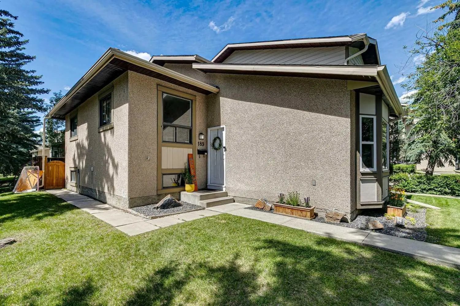 189 Deerfield Terrace Southeast, Calgary – Residential Row/Townhouse Listing Photo 2