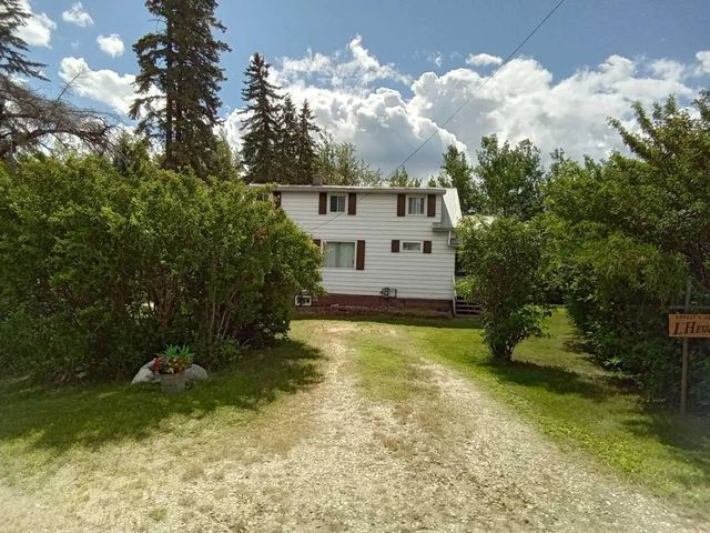 21  Peace River Avenue Peace River  E, Joussard