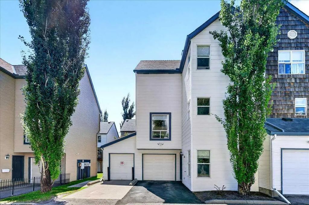 137 Bridlewood Lane Sw, Calgary