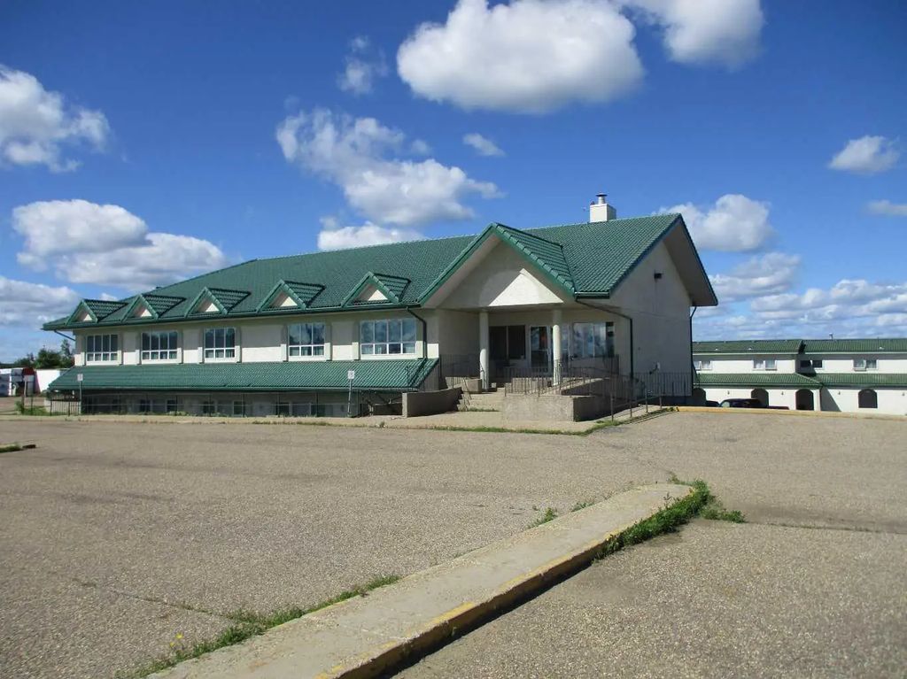 440 Main Street Ne, Manning