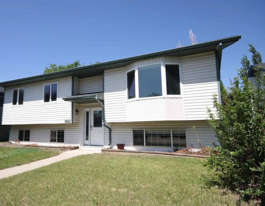 209 Strathaven Bay , Strathmore