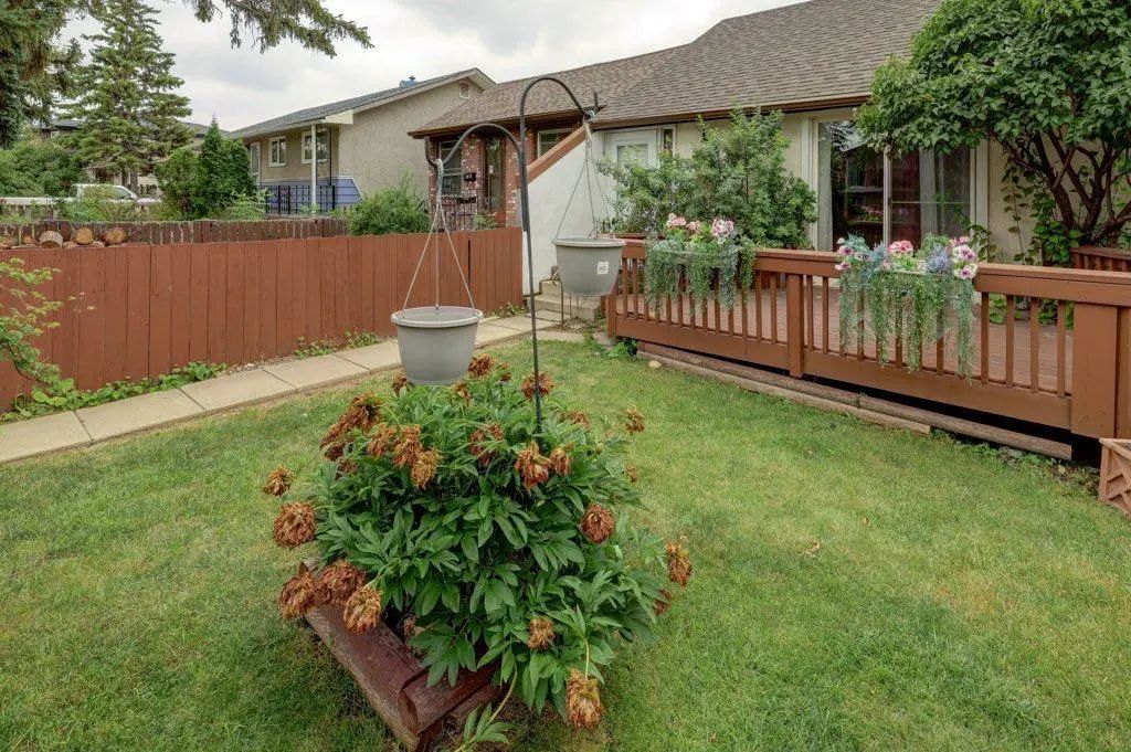 2009 41 Street Southeast, Calgary – Residential Semi Detached (Half Duplex) Listing Photo 2