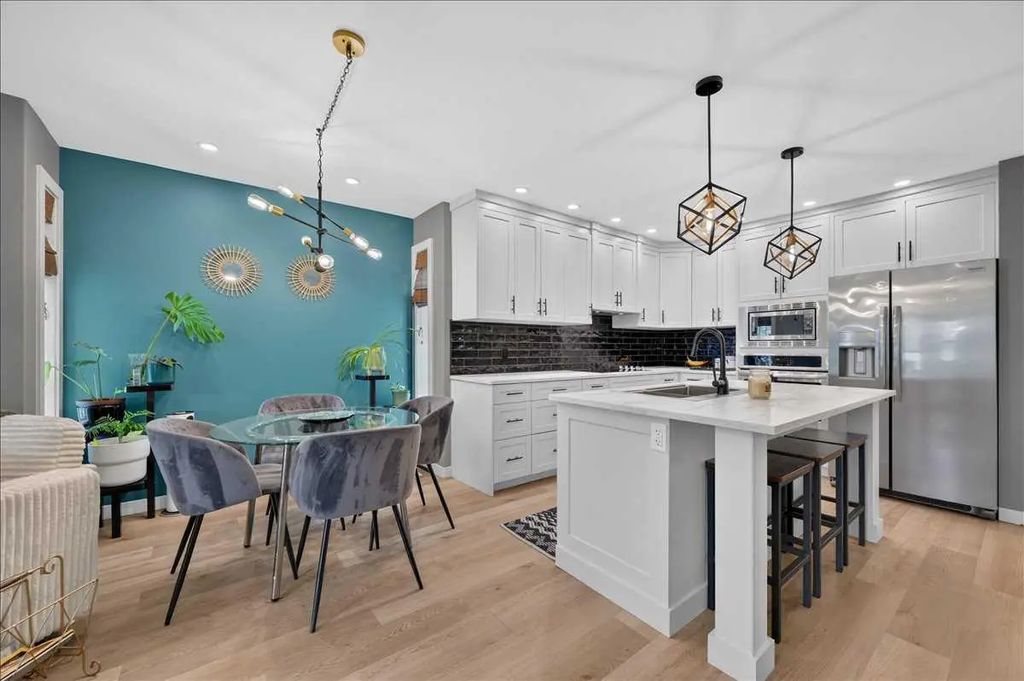 23 33 Stonegate Drive NW, Airdrie