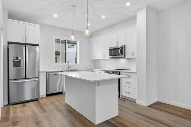 203 1750 Rangeview Drive Se, Calgary