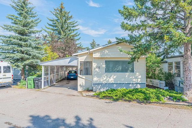 102 3223 83 Street Nw, Calgary