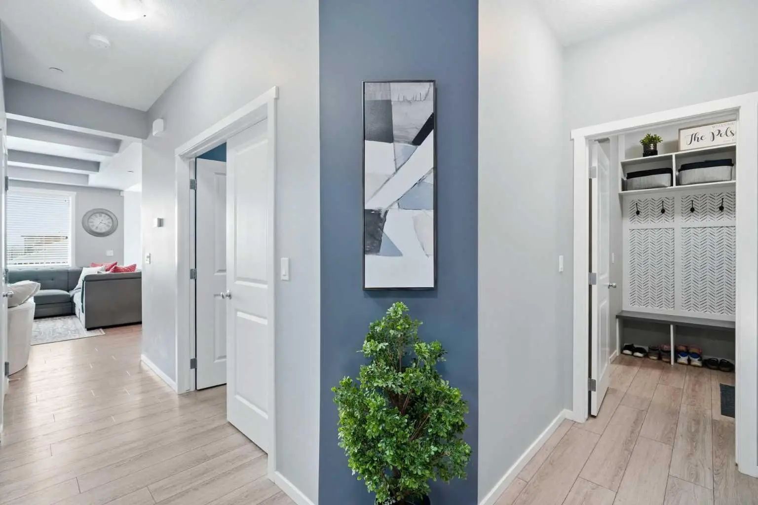 206 Lucas Crescent Northwest, Calgary – Residential Detached Listing Photo 4