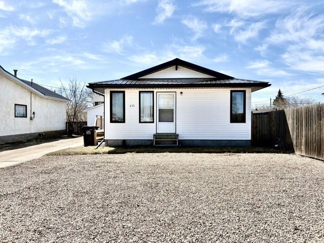 413 2 Avenue E, Oyen