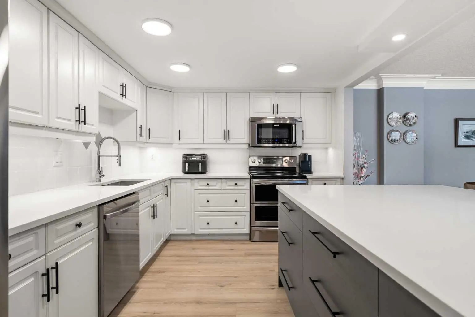 207 2425 90 Avenue Southwest, Calgary – Residential Apartment Listing Photo 2