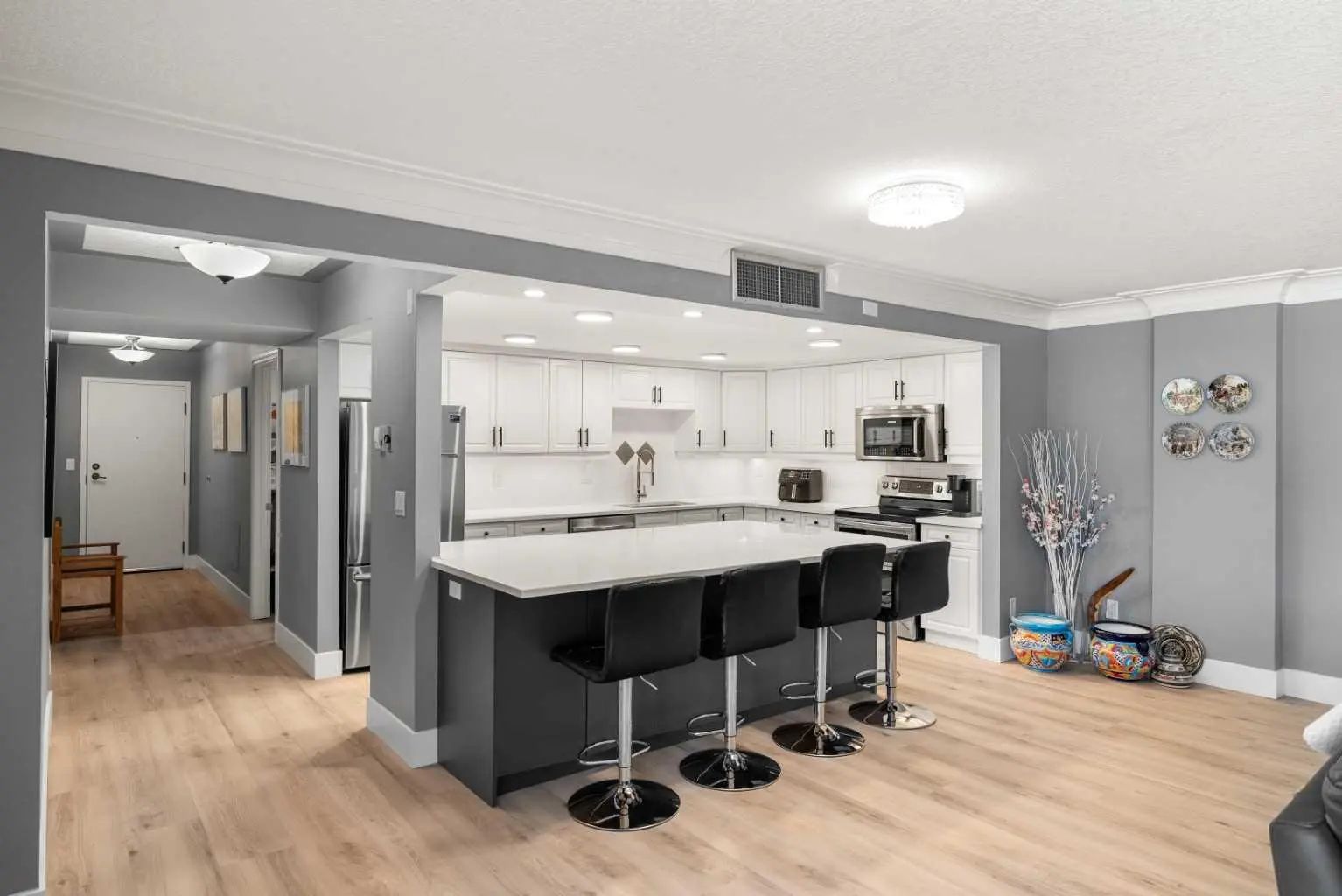 207 2425 90 Avenue Southwest, Calgary – Residential Apartment Listing Photo 4