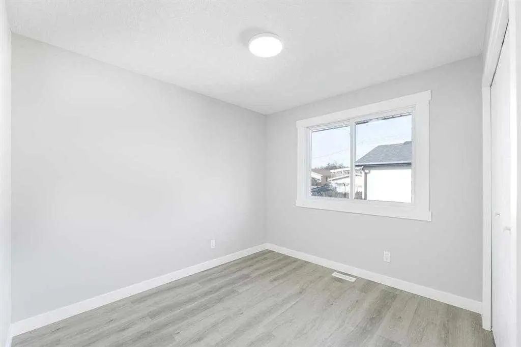 3239 Dovercliife Road Southeast, Calgary – Residential Detached Listing Photo 11