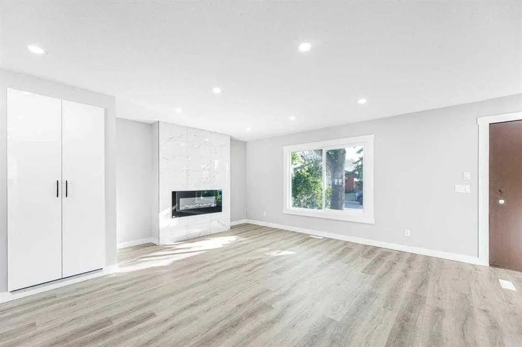 3239 Dovercliife Road Southeast, Calgary – Residential Detached Listing Photo 2