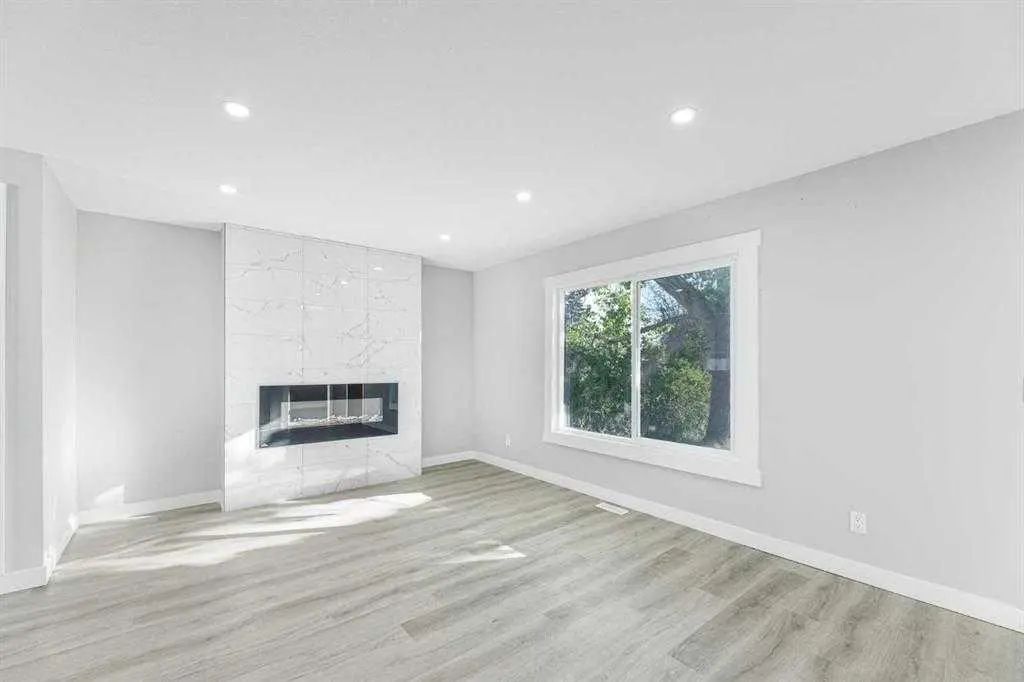 3239 Dovercliife Road Southeast, Calgary – Residential Detached Listing Photo 3