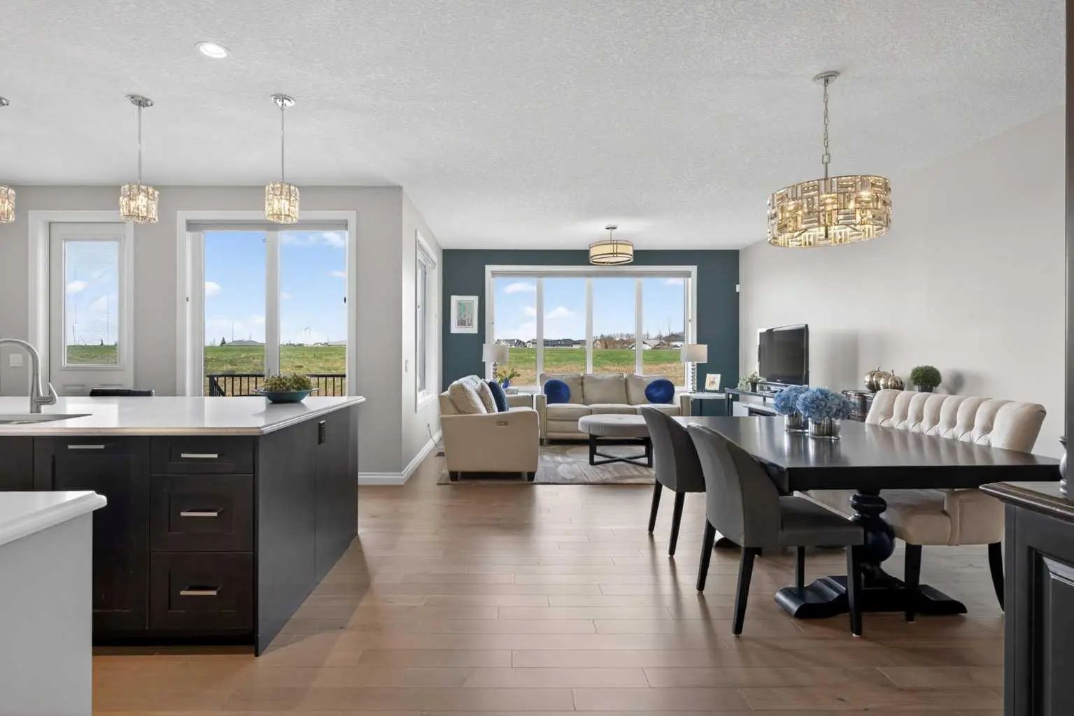 73 Rockyvale Green Northwest, Calgary – Residential Detached Listing Photo 2