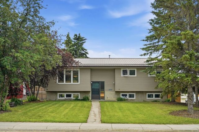 1239 Idaho Street , Carstairs