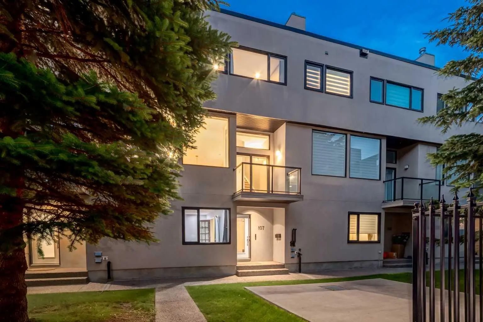 107 1720 12 Street Southwest, Calgary – Residential Row/Townhouse Listing Photo 2