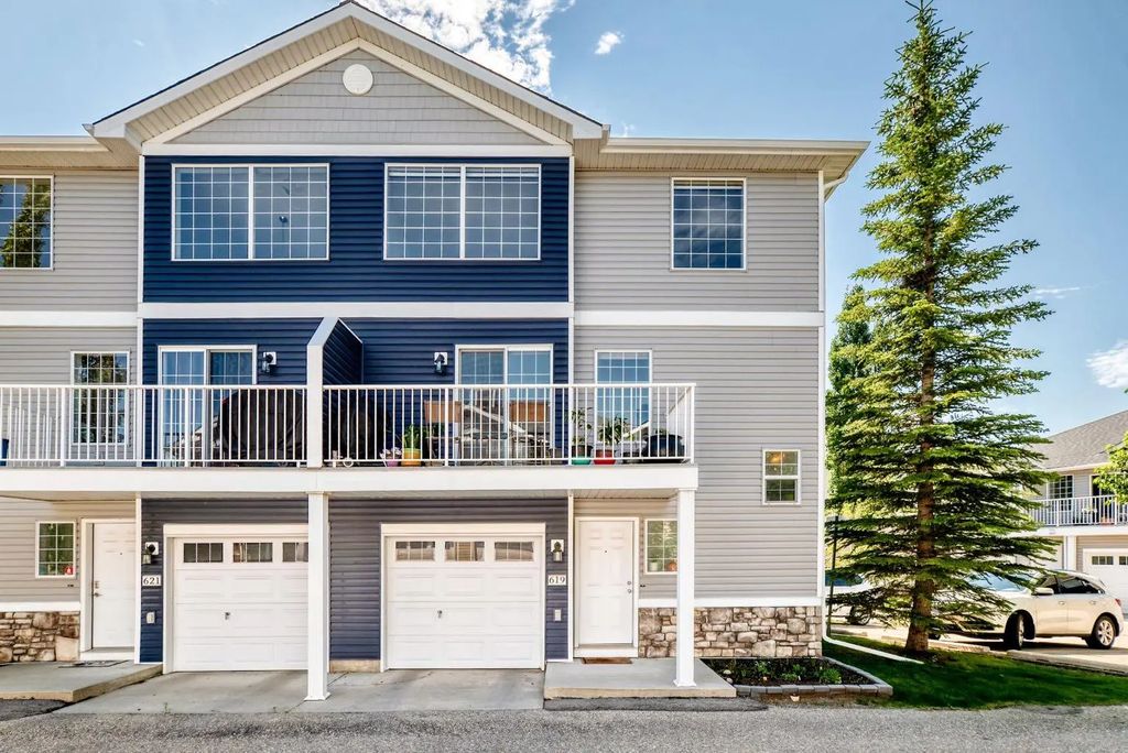 619 Country Village Cape Ne, Calgary