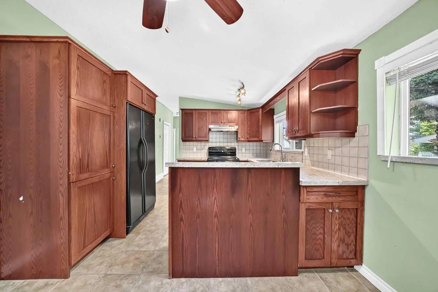 4628 Verona Drive Northwest, Calgary – Residential Detached Listing Photo 3