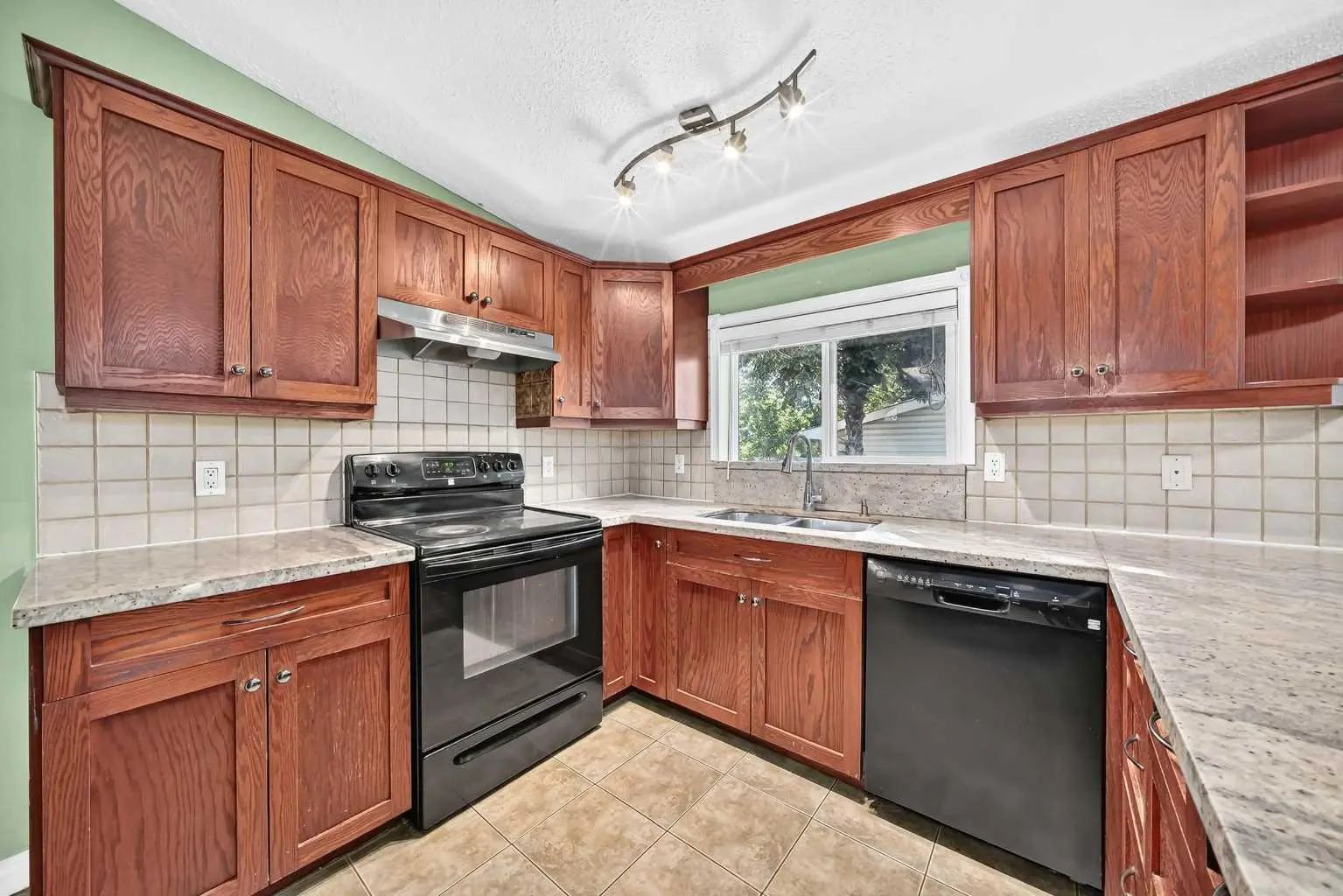 4628 Verona Drive Northwest, Calgary – Residential Detached Listing Photo 4