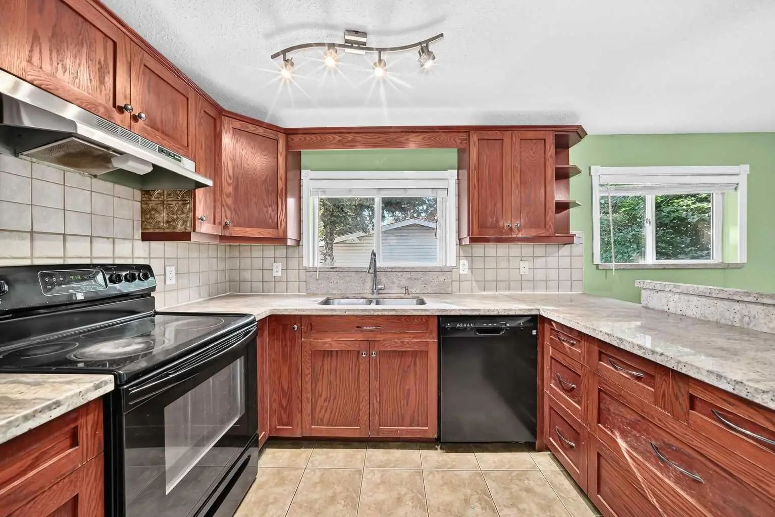 4628 Verona Drive Northwest, Calgary – Residential Detached Listing Photo 5