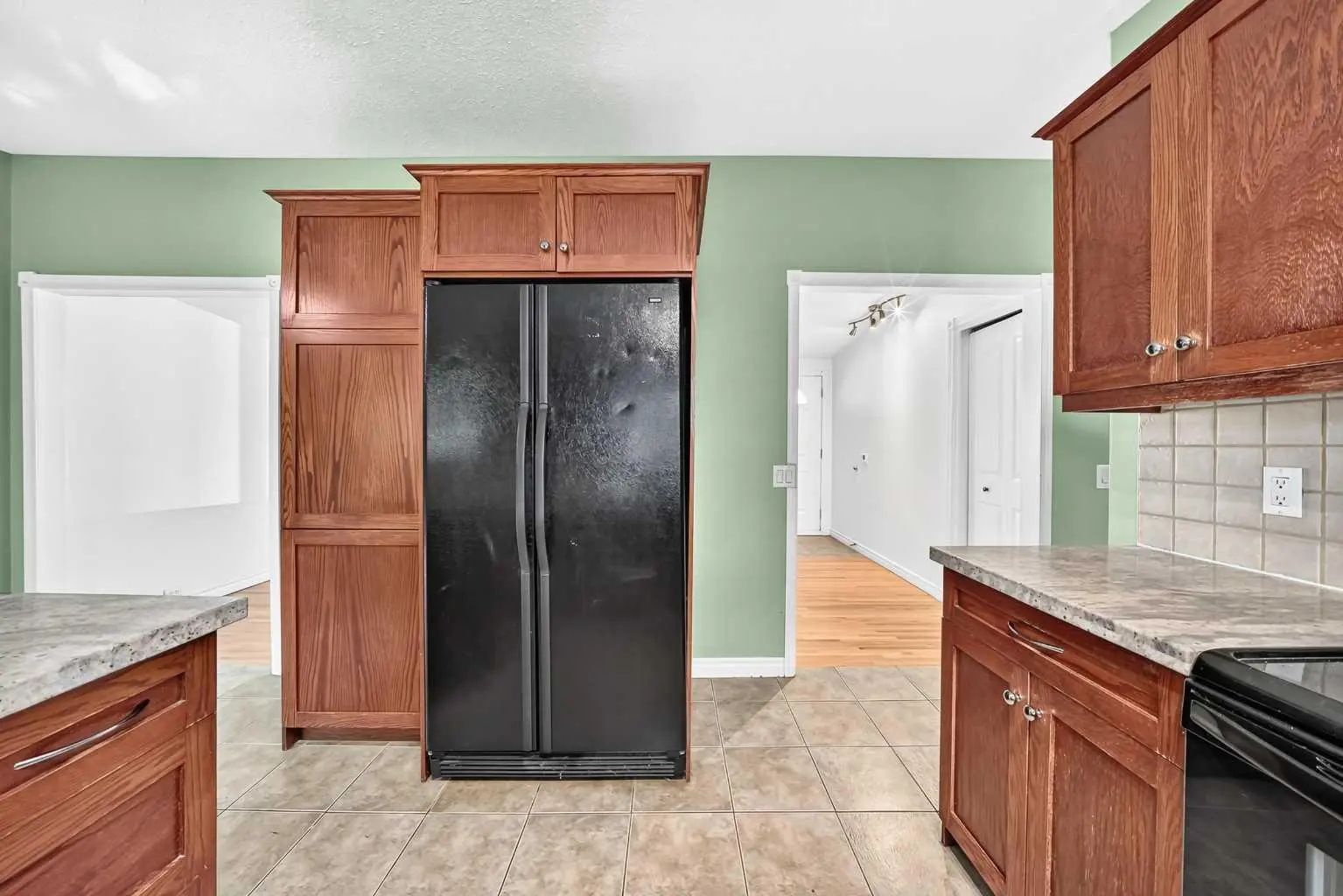 4628 Verona Drive Northwest, Calgary – Residential Detached Listing Photo 6