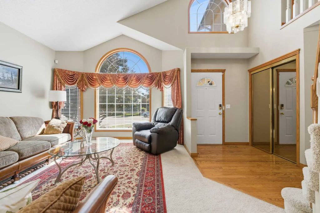 71 Woodpark Close Sw, Calgary