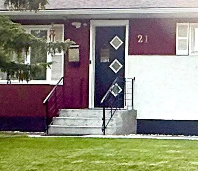 21 Cawder Drive Nw Calgary Alberta T2L0L8 Collingwood Details