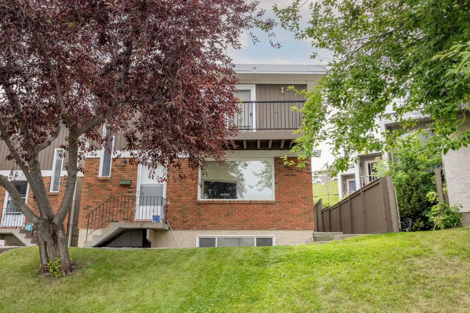 8 111 Huntington Park Green Northwest, Calgary – Residential Row/Townhouse Listing Photo 2