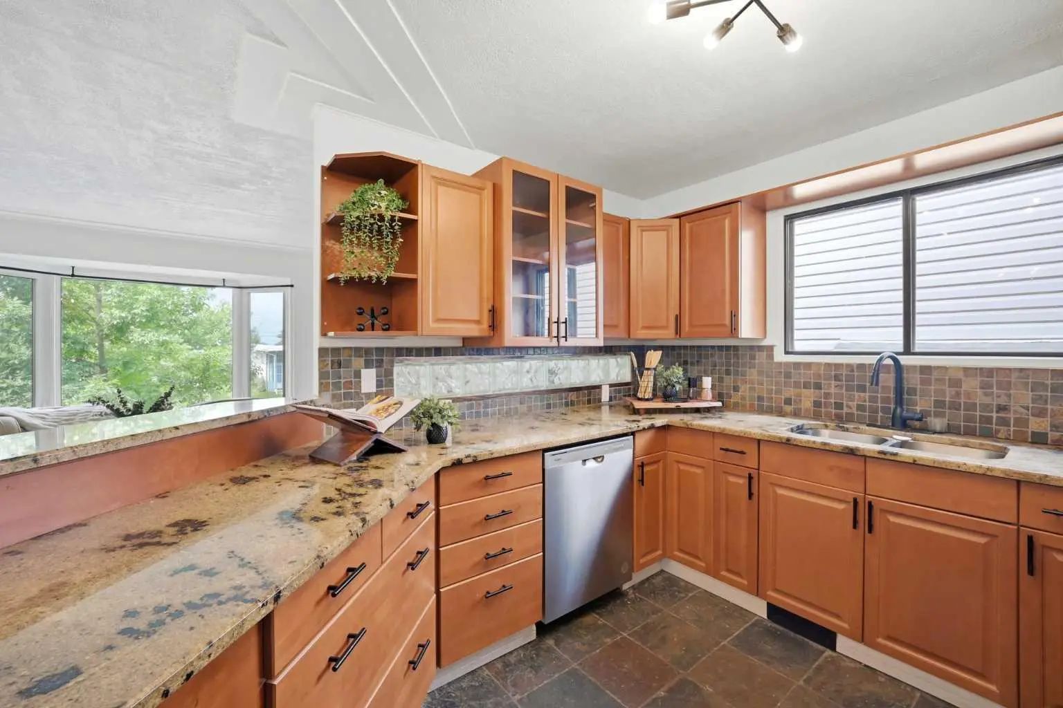 1004 Mckinnon Drive Northeast, Calgary – Residential Semi Detached (Half Duplex) Listing Photo 12