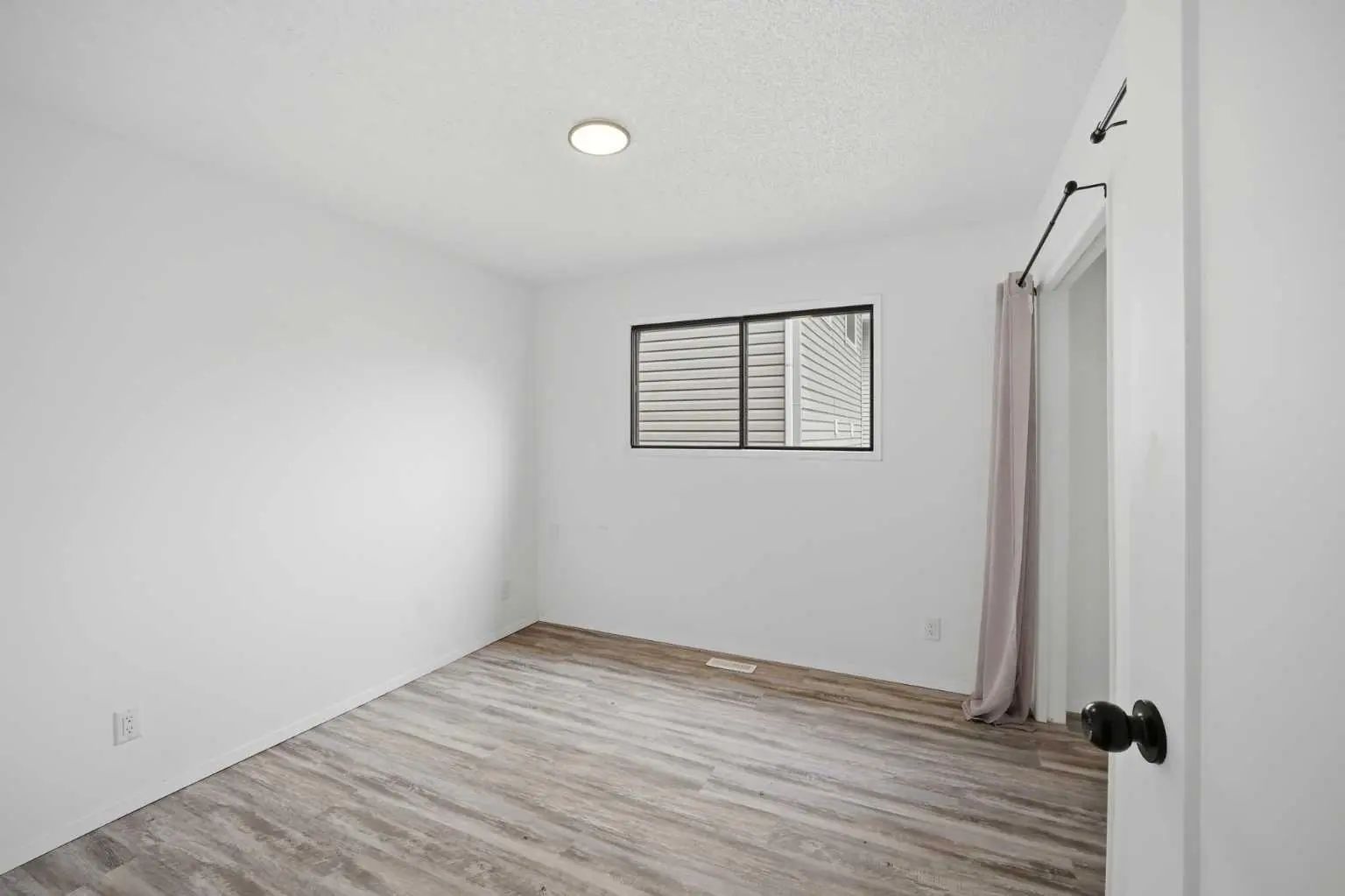 1004 Mckinnon Drive Northeast, Calgary – Residential Semi Detached (Half Duplex) Listing Photo 18