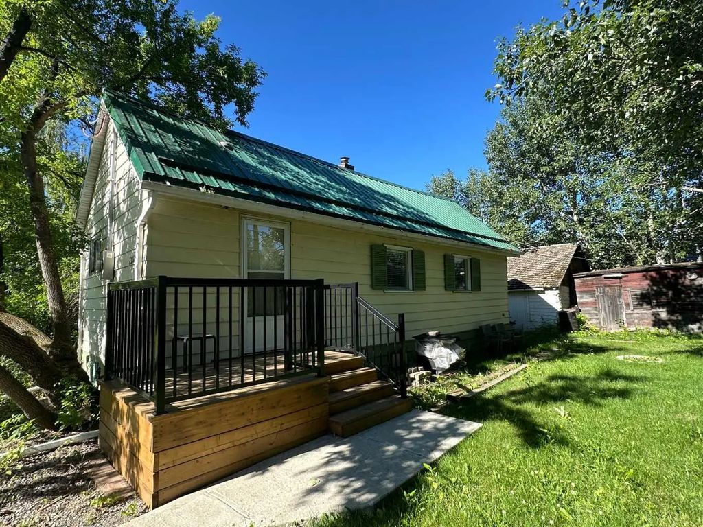 1310 84 Street , Coleman