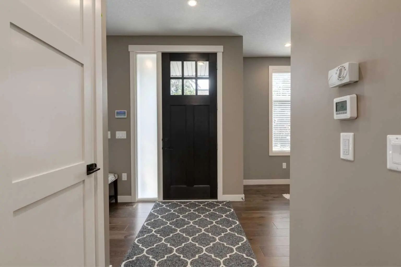 428 21 Avenue Northeast, Calgary – Residential Detached Listing Photo 3