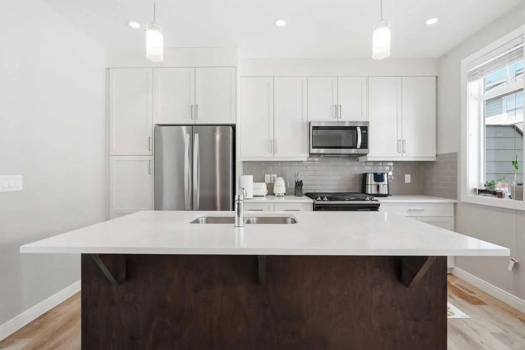 312 Wentworth Row Sw, Calgary