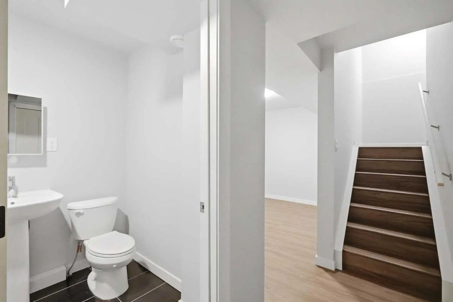 312 Wentworth Row Southwest, Calgary – Residential Row/Townhouse Listing Photo 32