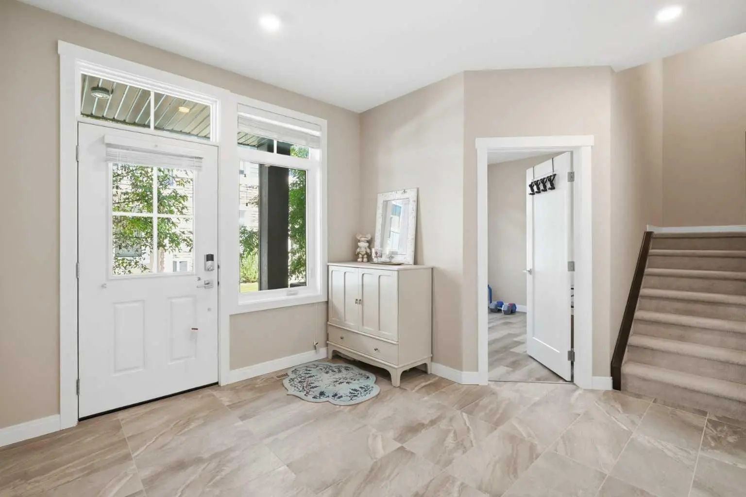 312 Wentworth Row Southwest, Calgary – Residential Row/Townhouse Listing Photo 4