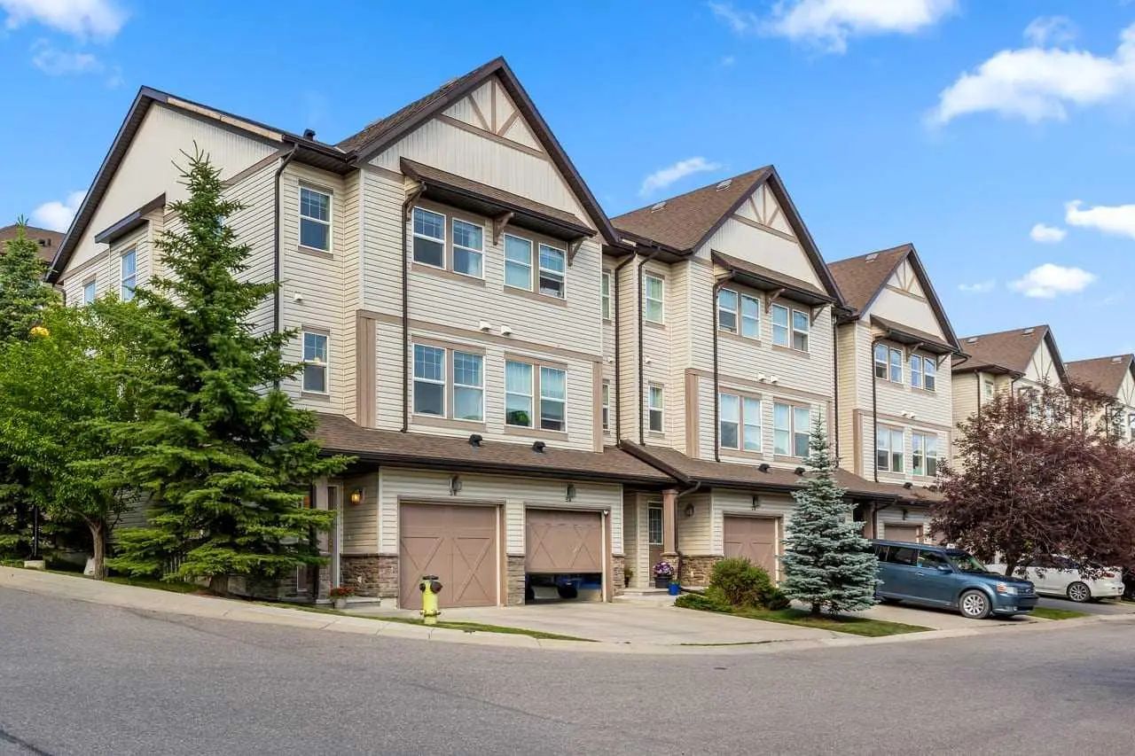 56 28 Heritage Drive , Cochrane – Residential Row/Townhouse Listing Photo 2