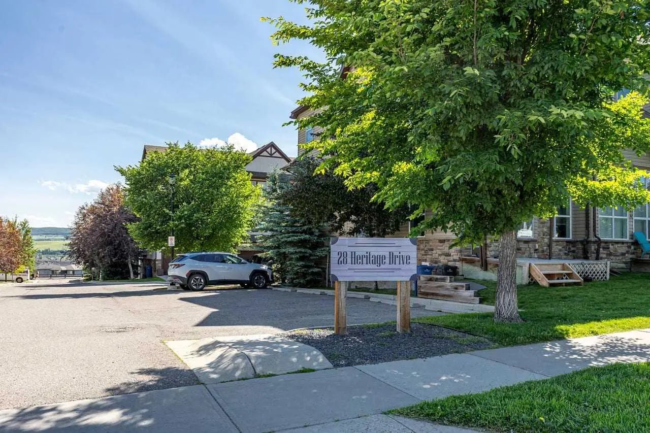 56 28 Heritage Drive , Cochrane – Residential Row/Townhouse Listing Photo 32