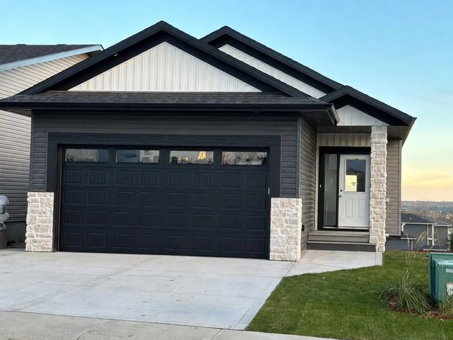 11 Vincent Gate , Sylvan Lake
